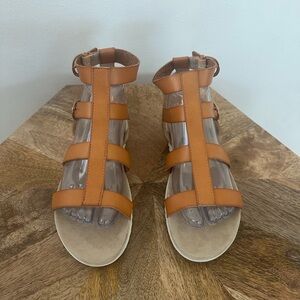 Cat & Jack girls size 5 Tan Strappy T-Front Sandals